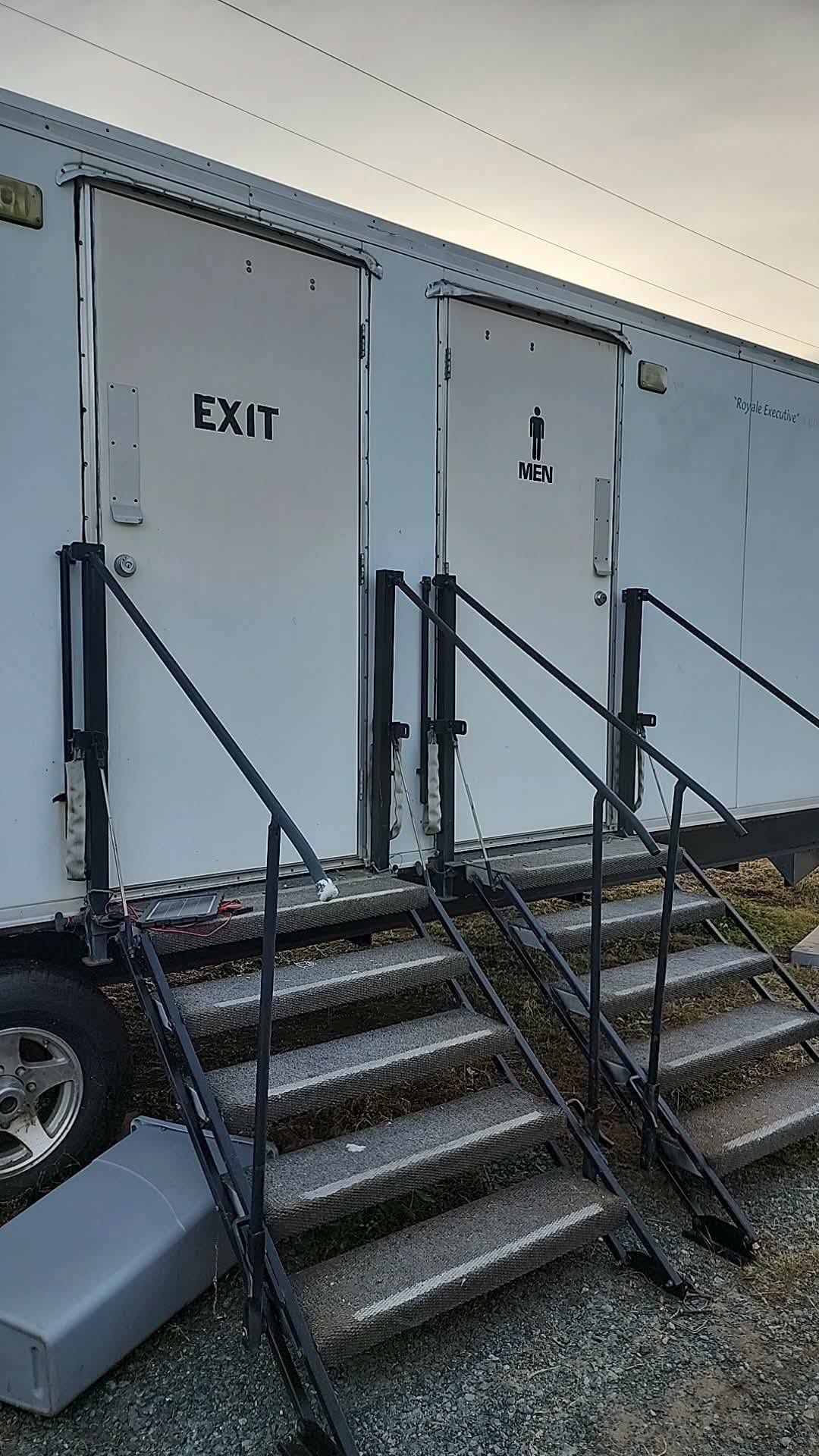 2007 30' RESTROOM TRAILER 🚨 - Image 14