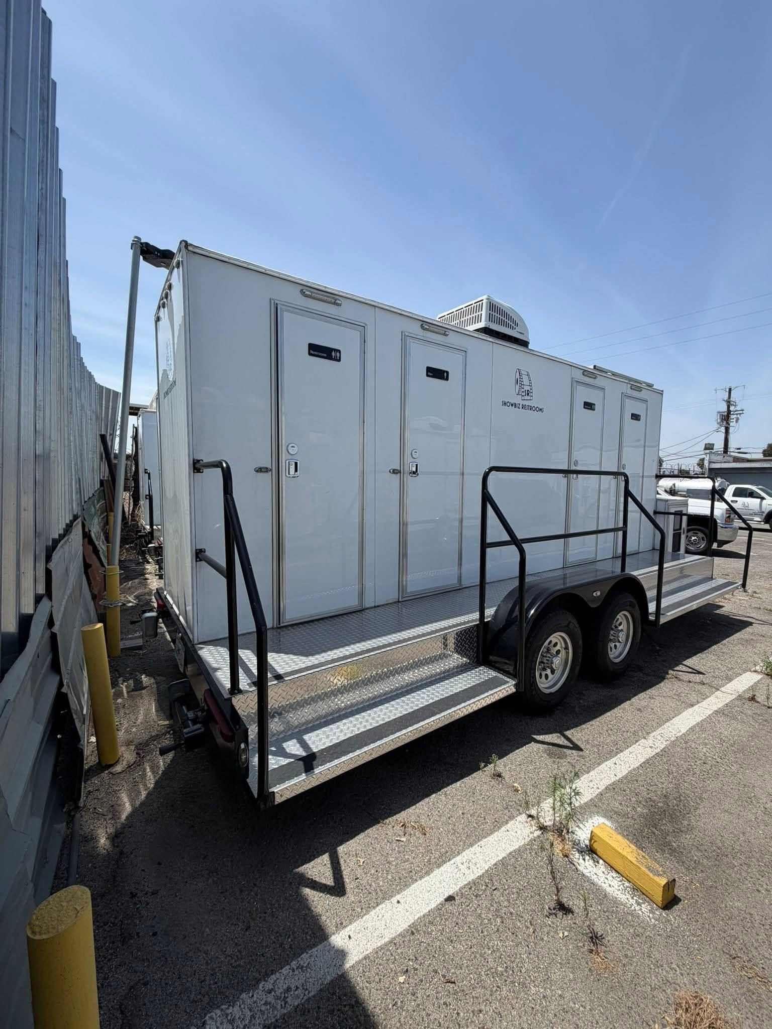 4-Station Luxury Restroom Trailer 🚨 - Image 11