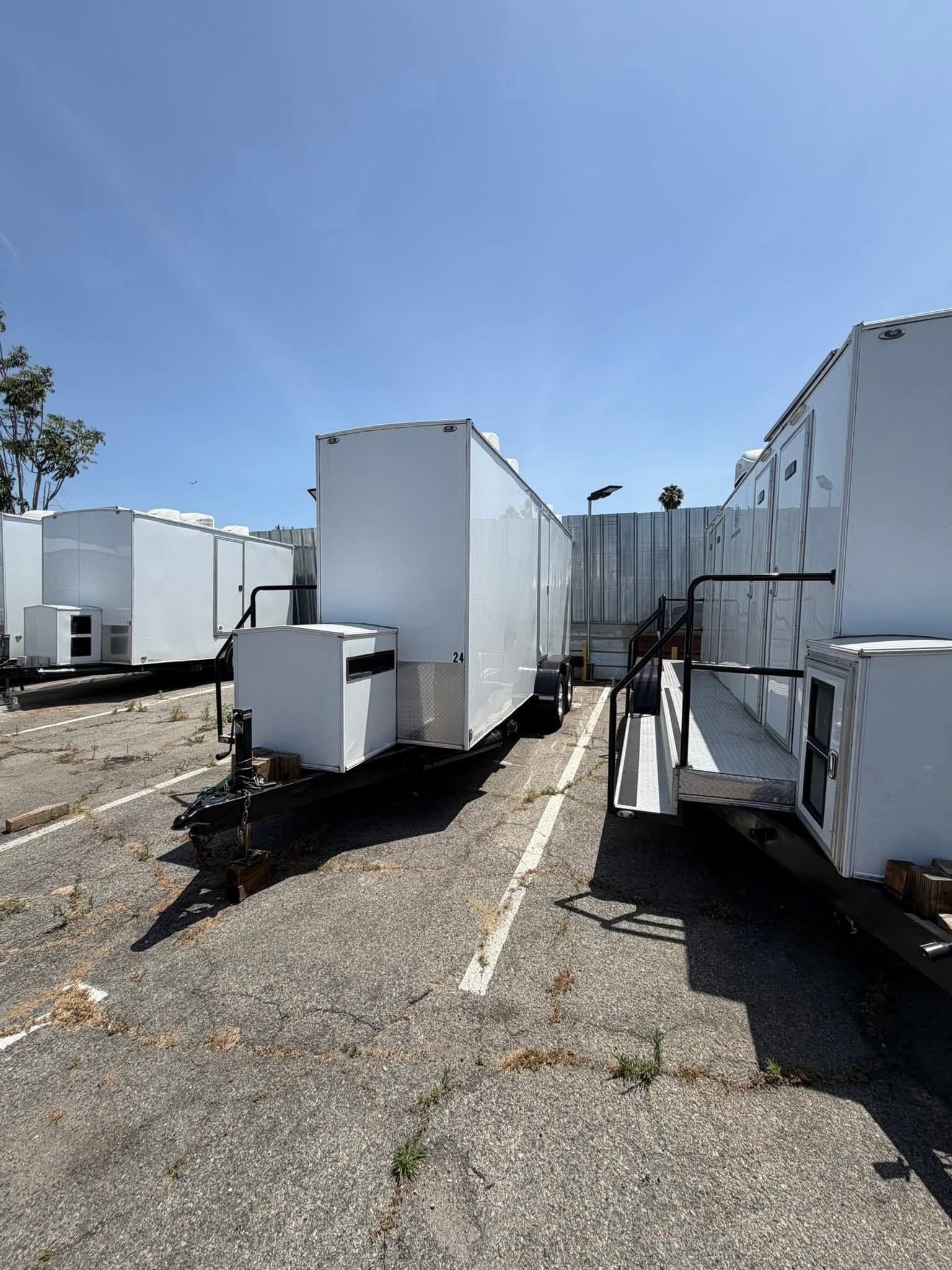 4-Station Luxury Restroom Trailer 🚨 - Image 9