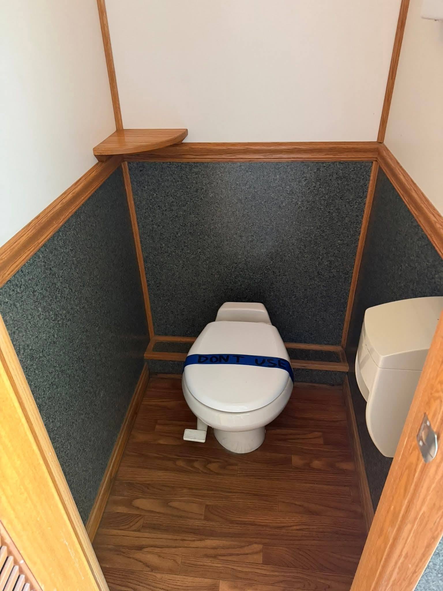 2007 30' RESTROOM TRAILER 🚨 - Image 6