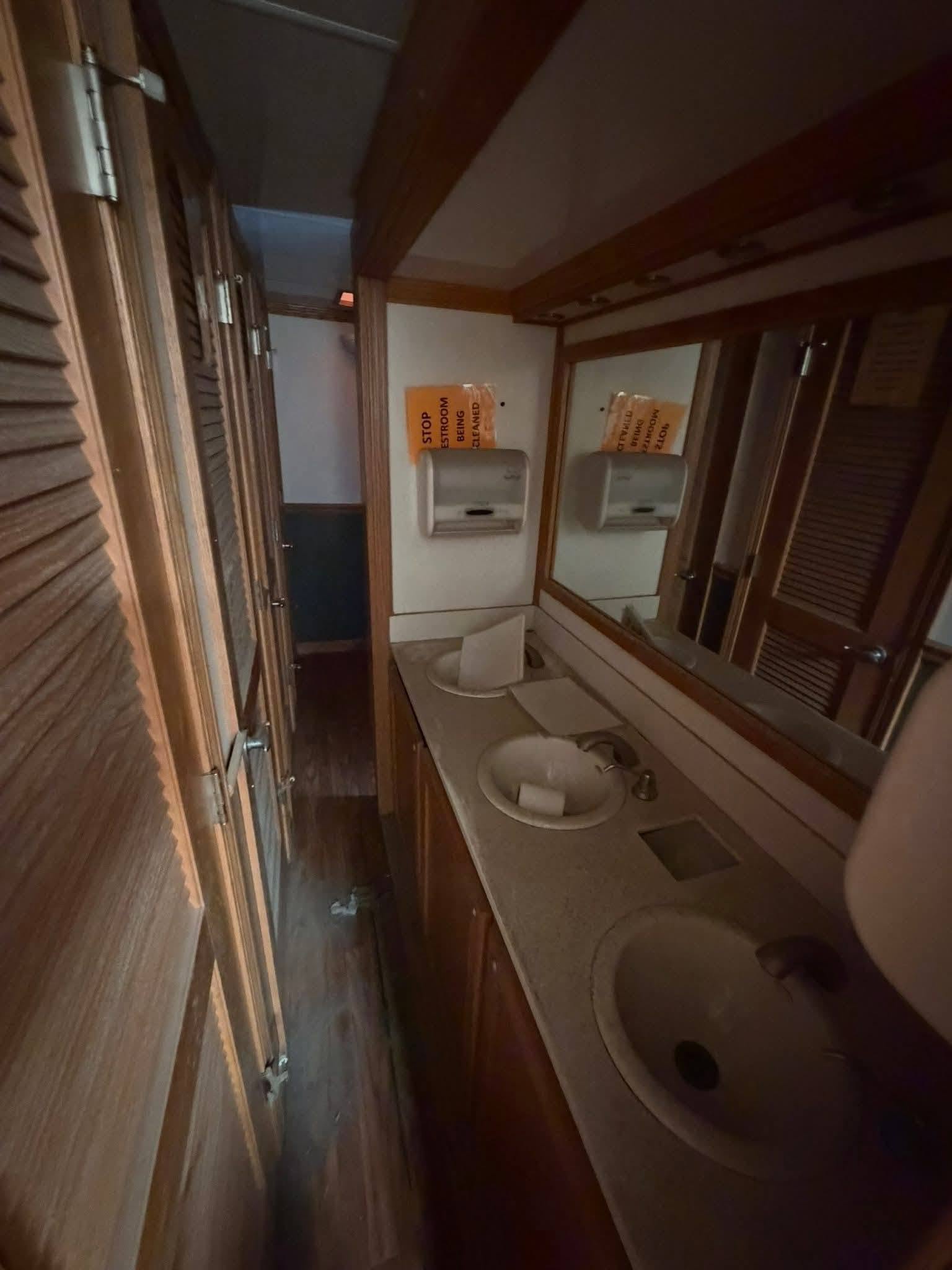 2007 30' RESTROOM TRAILER 🚨 - Image 9