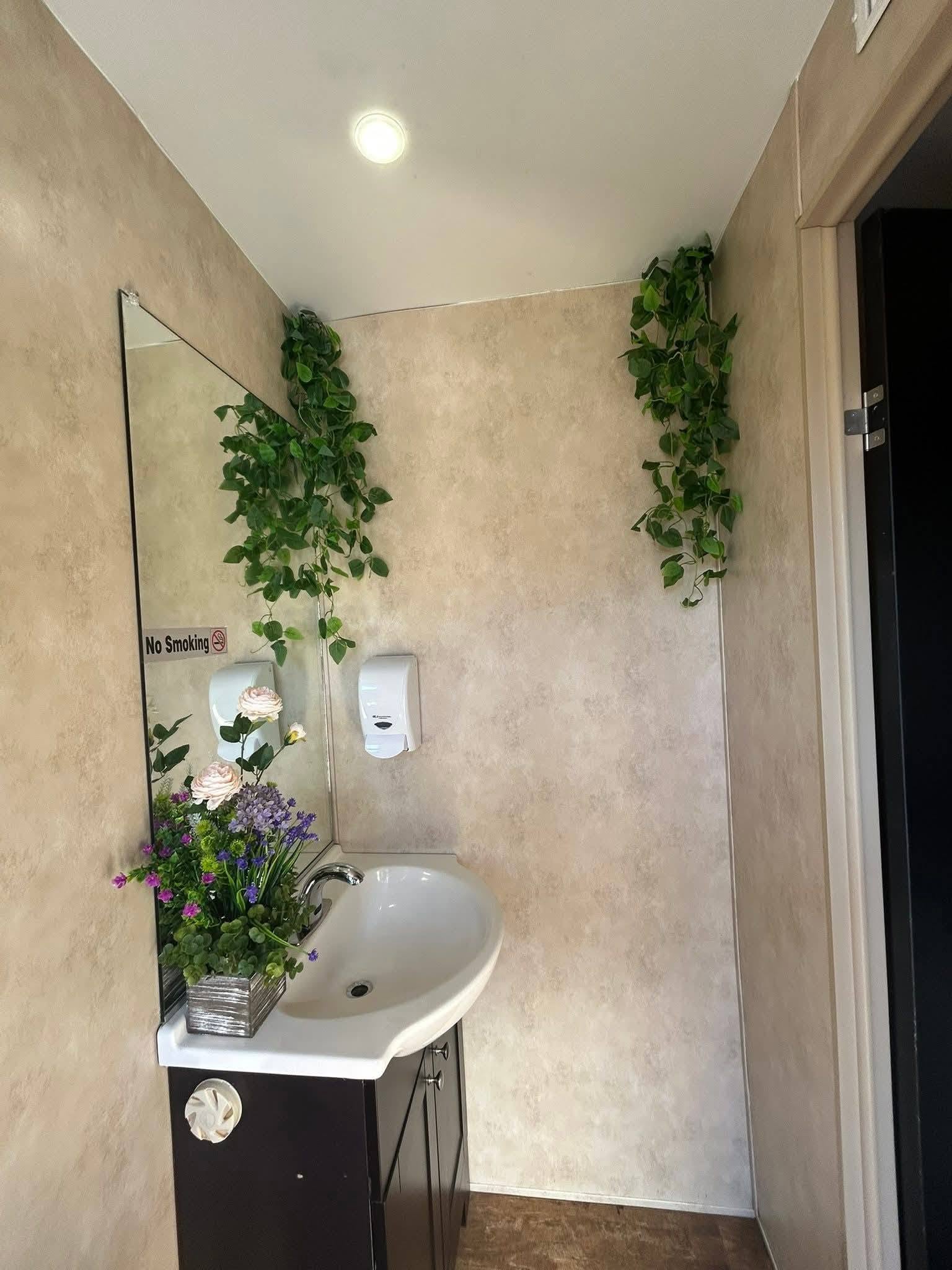 2015 6-Unit Restroom Trailer 🚨 - Image 5