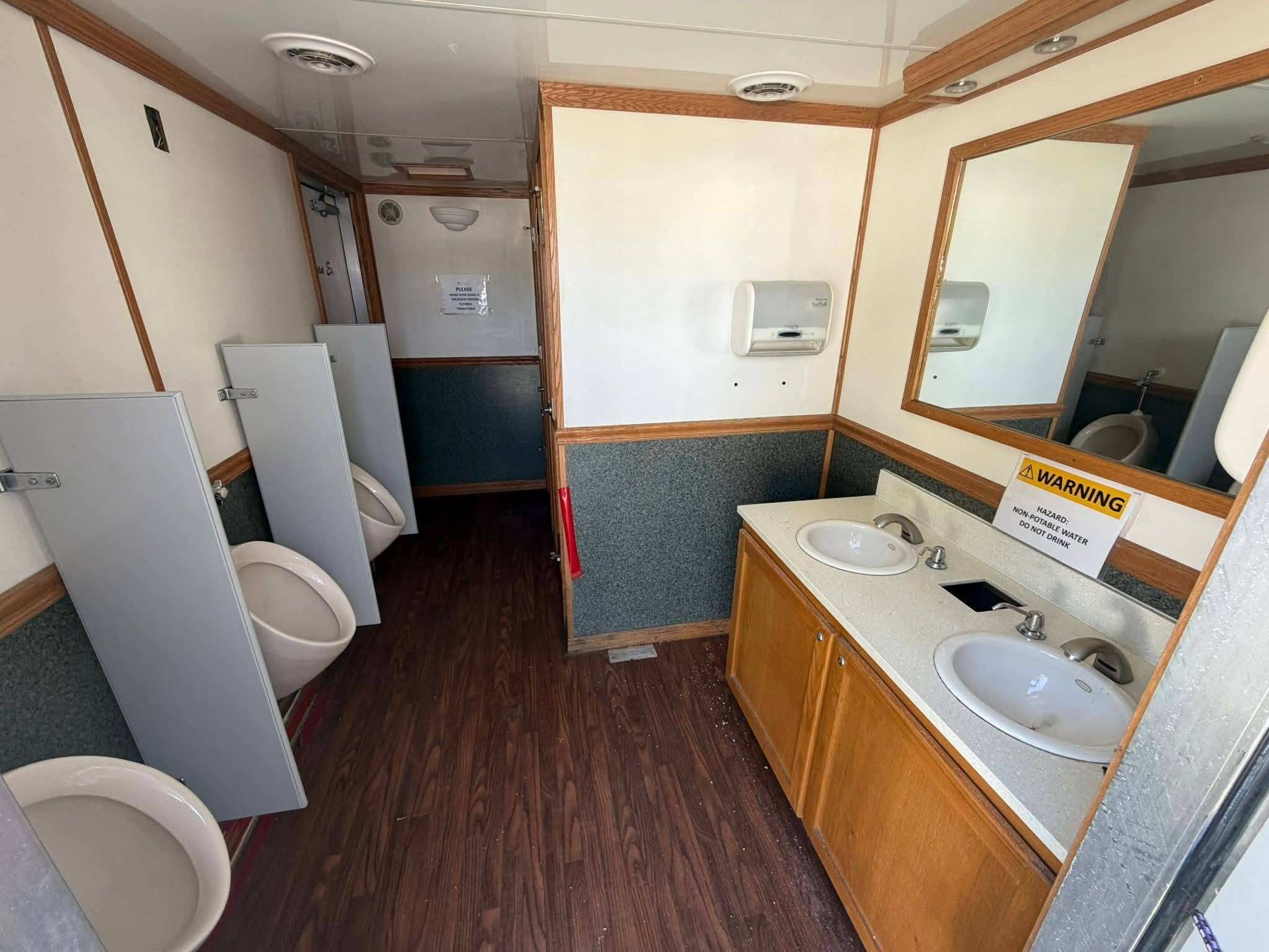 2007 30' RESTROOM TRAILER 🚨 - Image 7