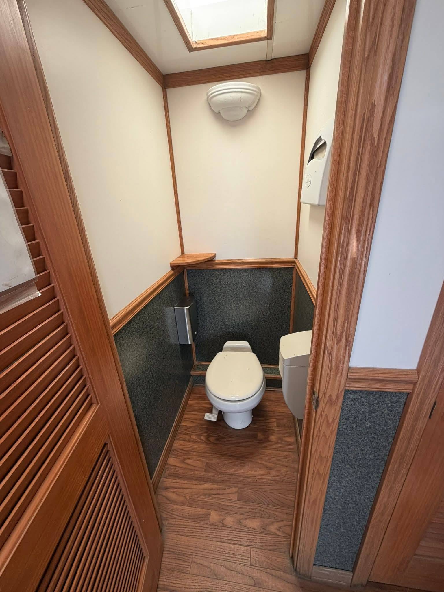 2007 30' RESTROOM TRAILER 🚨 - Image 8