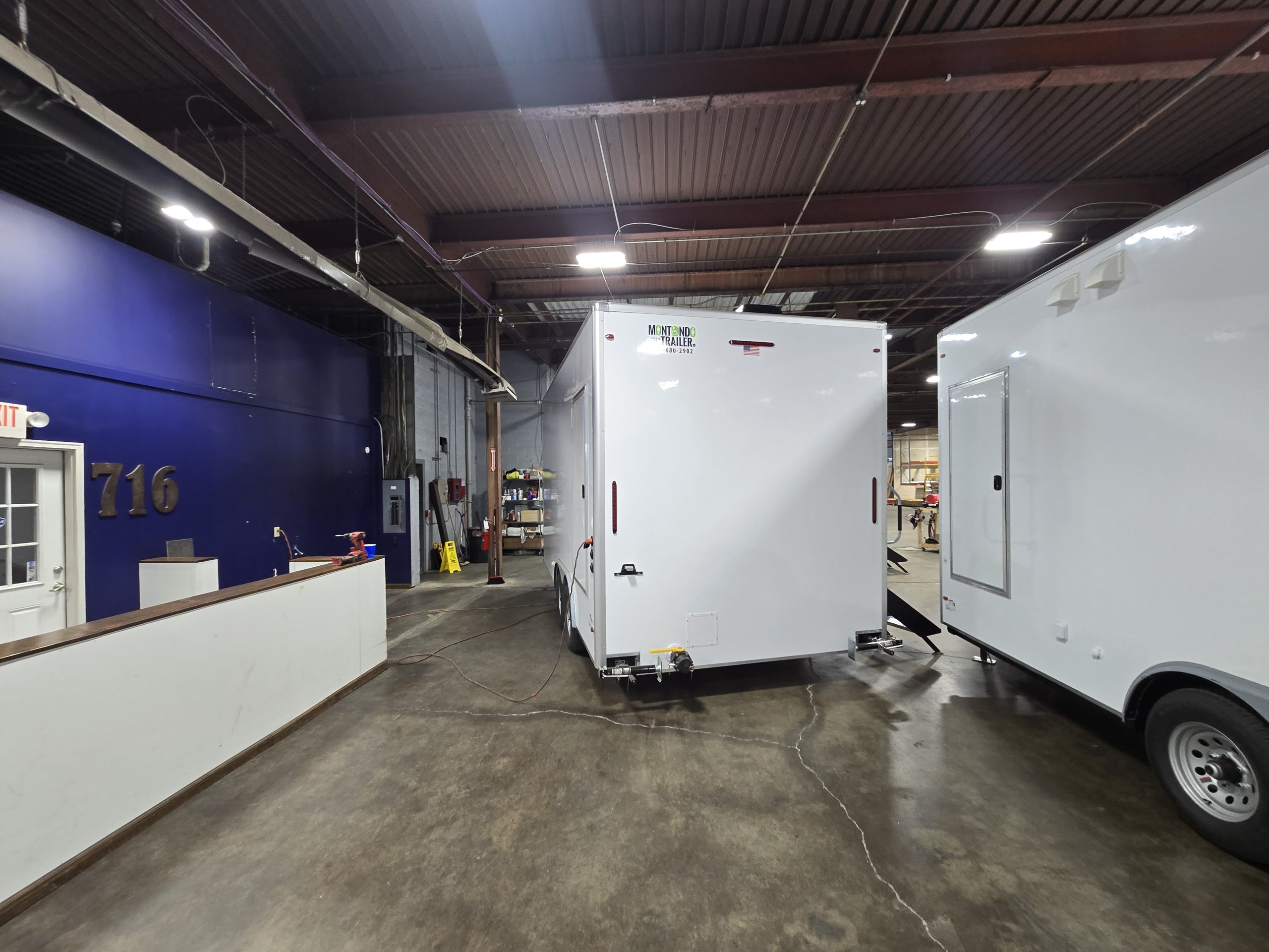 4-STATION COMMERCIAL SHOWER TRAILER